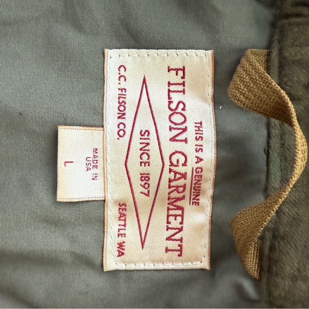 Filson men’s Dark Olive Cargo jacket - Picture 2 of 6